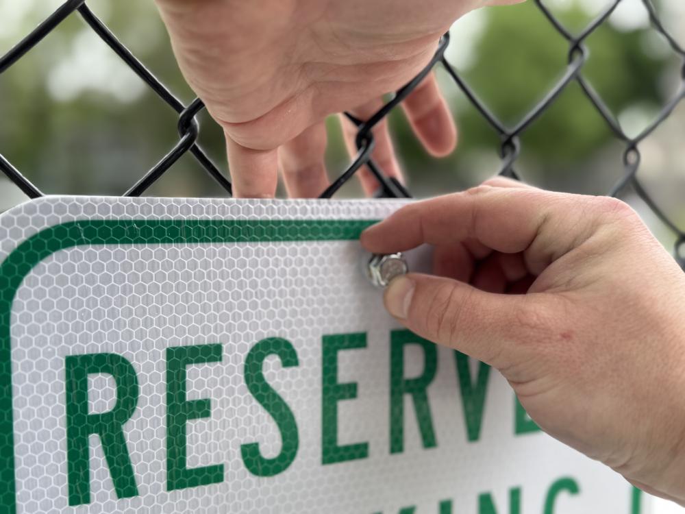 Linklip Chian-Link Fence Sign Bracket
