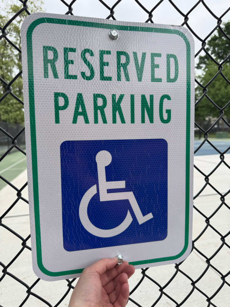 Chain link fence sign mounting bracket